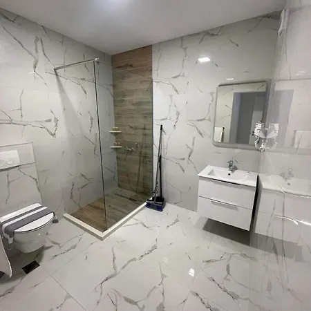 Ara Luxury