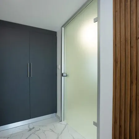 Ara Luxury * بوليخرونو