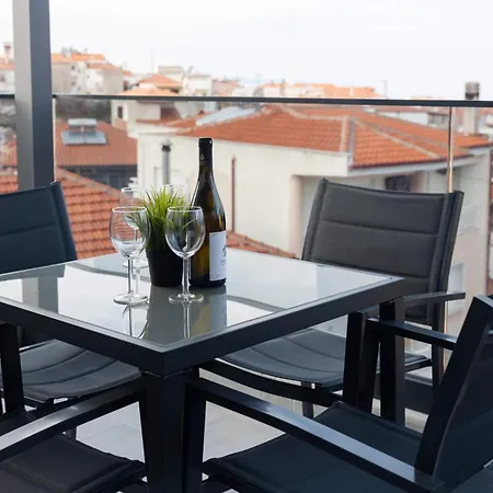 Ara Luxury بوليخرونو