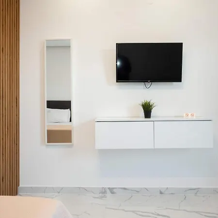 Ara Luxury شقة بوليخرونو