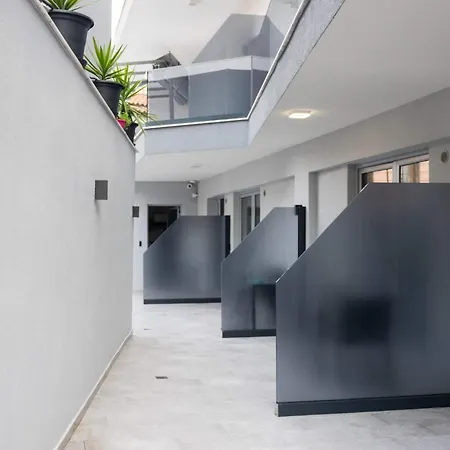 Ara Luxury * بوليخرونو