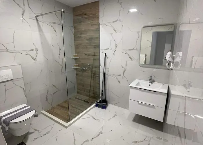 Ara Luxury